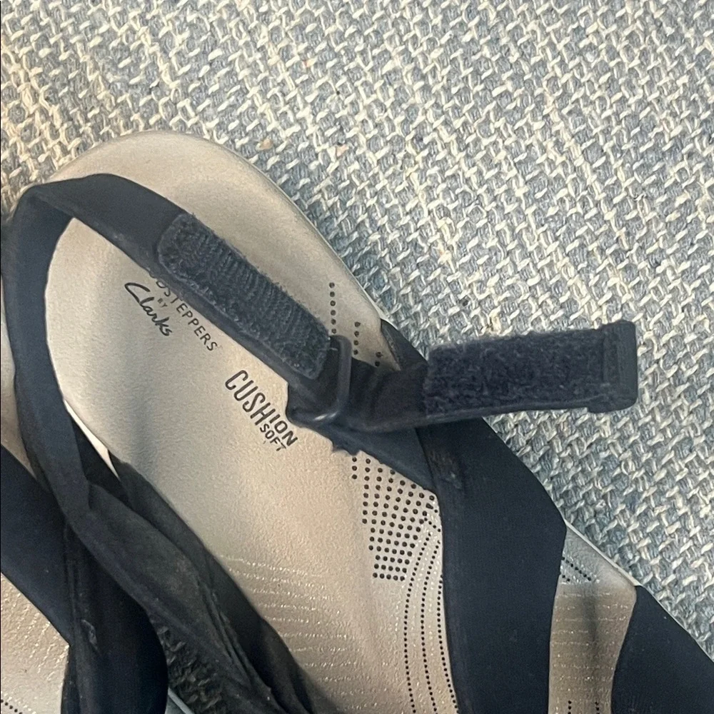 Clarks Navy and White Women's Sandals - Picture 4 of 6